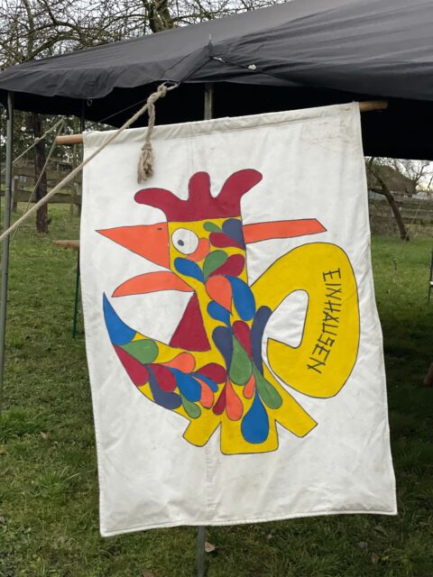 Thinking Day 2026 ✨

Am 22.02. erinnern wir uns jedes Jahr an Robert Baden-Powell und seine Frau Olave Baden-Powell – und tragen traditionell unsere Kluft.

Dieses Jahr trafen wir uns am Thinkingday trotz leichtem Regen auf unser Grundstück.
In der Jurte wurde es jedoch schnell gemütlich.

Mit Lagerfeuer, Gesang und natürlich Würstchen war alles dabei, was zu einem guten Lagerfeuerabend dazugehört 🔥🌭

So entstand eine besondere Atmosphäre, die den Thinking Day wieder einmal zu einem unvergesslichen schönen Gemeinsamen Abend machte.

#thinkingday #pfadfinder #lagerfeuerromantik #überdenwolken #scouts