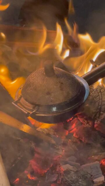 🔥🍿 DIY Popcorn über dem Lagerfeuer – echtes Pfadfinder-Feeling! 🍿🔥
 
Habt ihr jetzt auch Lust auf Popcorn?
Dann kommt vorbei! Auf dem Einhäuser Weihnachtsmarkt könnt ihr bei uns euer eigenes Popcorn selbst über dem Feuer machen 🔥
Ein echtes Highlight für Groß & Klein! 🎄⚜️

👉 Folge uns, wenn du mehr #pfadfindertipps , #outdoorhacks , #lagerfeuerrezepte , #diyideen ,#abenteuer in der Natur und echte Pfadi-Momente sehen willst! ⚜️

Welcher #popcorn -Typ seid ihr?
